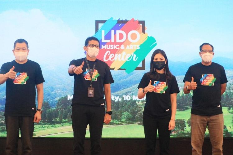 Menteri Pariwisata dan Ekonomi Kreatif Sandiaga Uno, Wamenparekraf Angela Tanoesoedibjo dan Kepala Dinas Pariwisata dan Kebudayaan Dedi Taufik saat hadir dalam Peletakan batu pertama Lido Music & Arts Center dilakukan, Rabu (10/3/2021) kemarin.