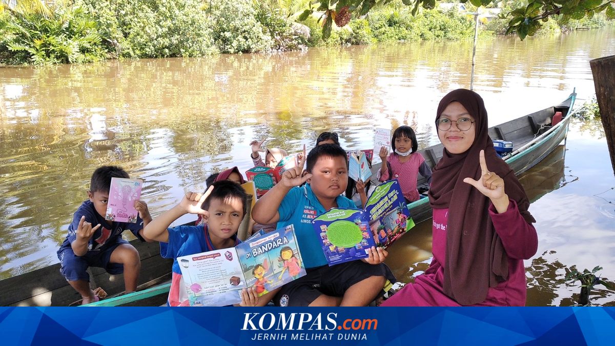 Kisah Kampung Baca Tansal di Kalbar, Menyusuri Sungai Antarkan Buku ke Pelosok Desa