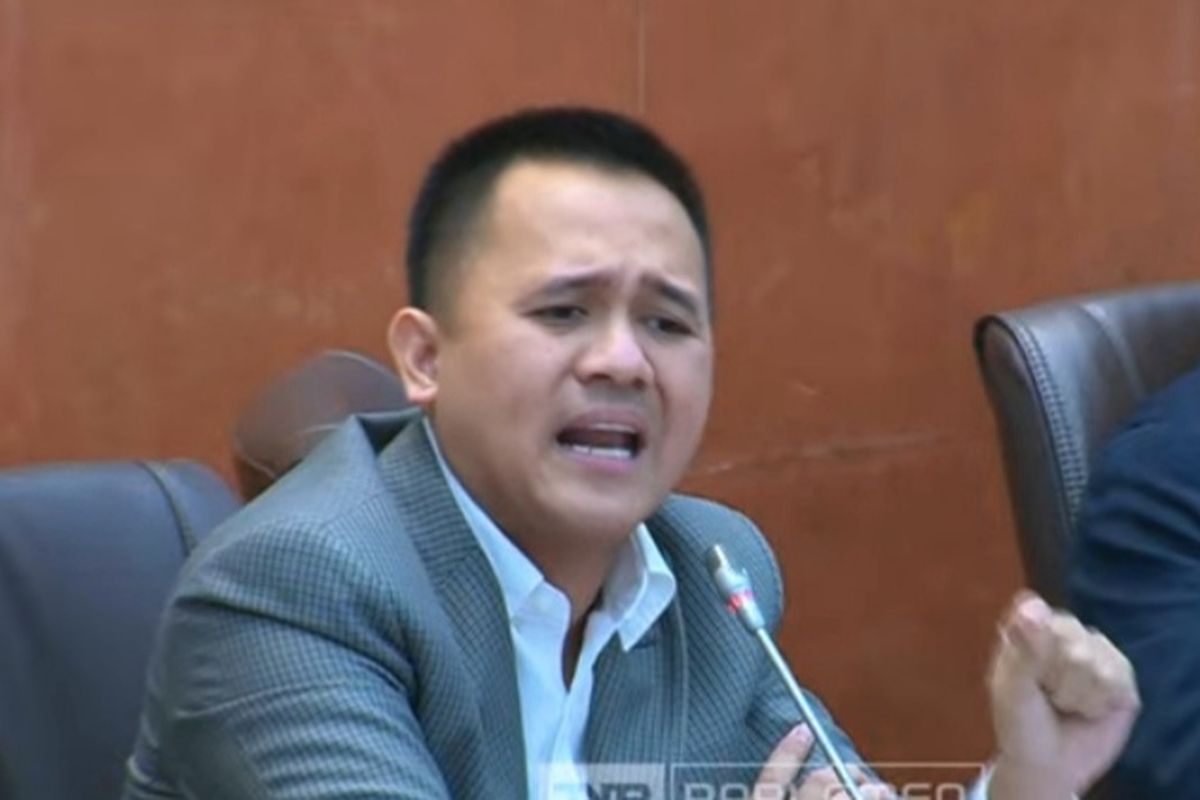Anggota Komisi VI DPR RI Mufti Anam saat rapat bersama Menteri Perdagangan dan jajaran Kementerian Perdagangan serta Bulog di Kompleks Parlemen, Senayan, Jakarta, Senin (3/3/2025).