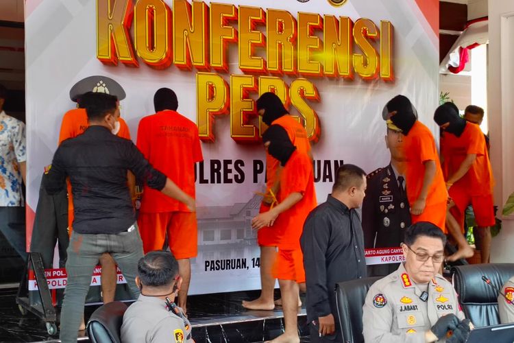 Kerusuhan Suporter di Pasuruan Berujung Perusakan Polsek, 7 Orang Ditangkap