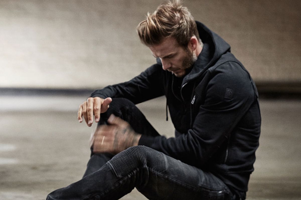 David Beckham mengenakan hoodie