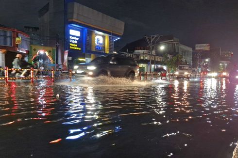 Diguyur Hujan Lebat Selama 2 Jam, Sejumlah Titik di Kota Semarang Terendam Banjir