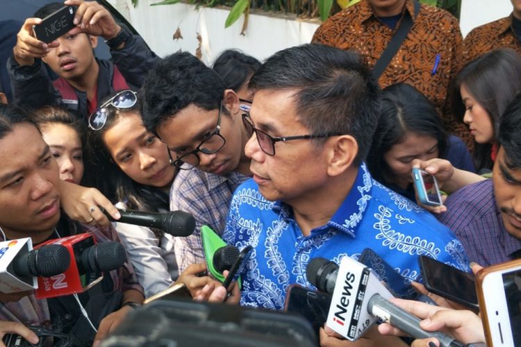 Sekjen Partai Demokrat Hinca Panjaitan setelah bertemu Prabowo di rumah Kertanegara, Jakarta Selatan, Jumat (10/8/2018). 