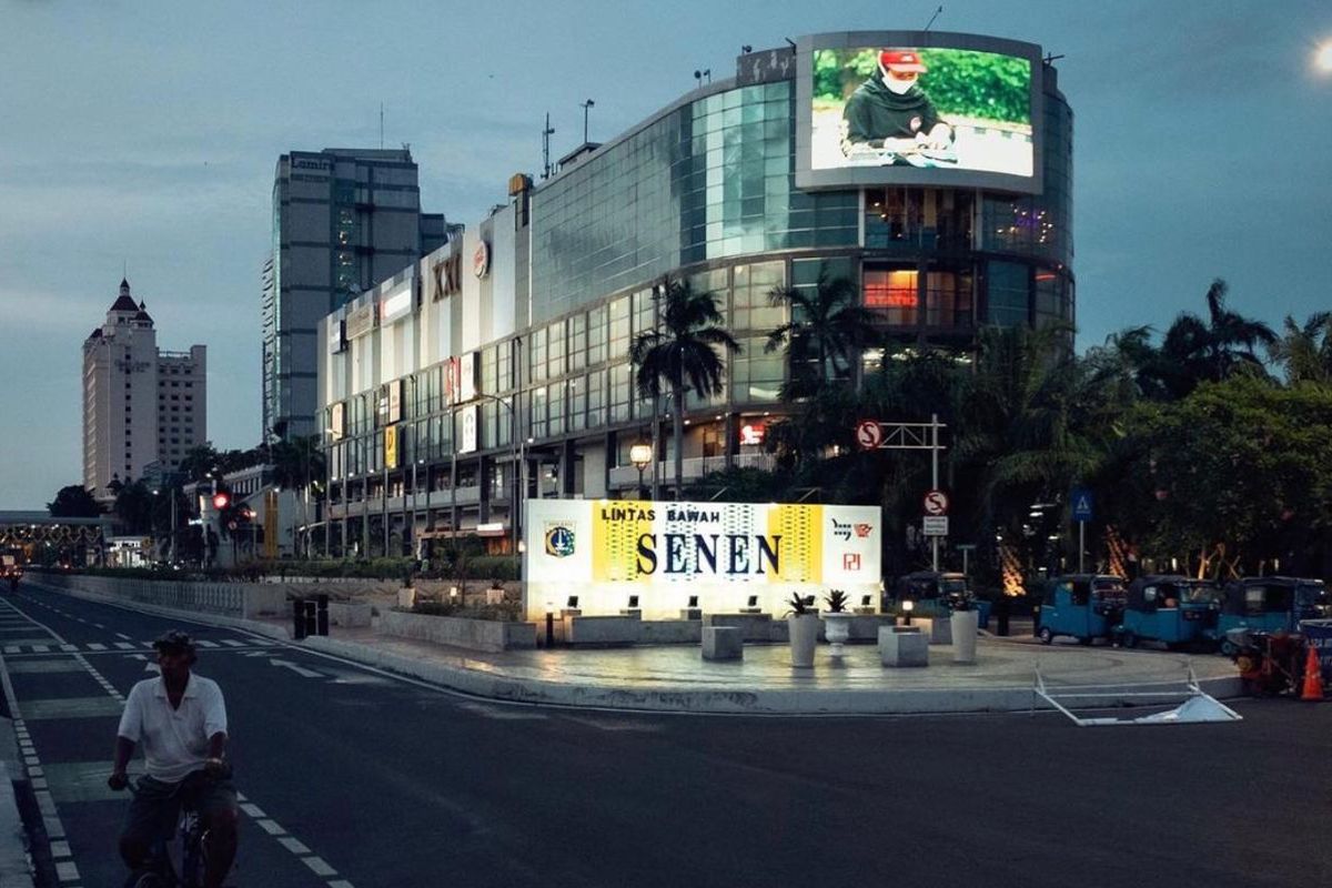 Segitiga Senen, Pasar Senen, Jakarta Pusat, mencakup pusat perbelanjaan, hotel, dan apartemen.