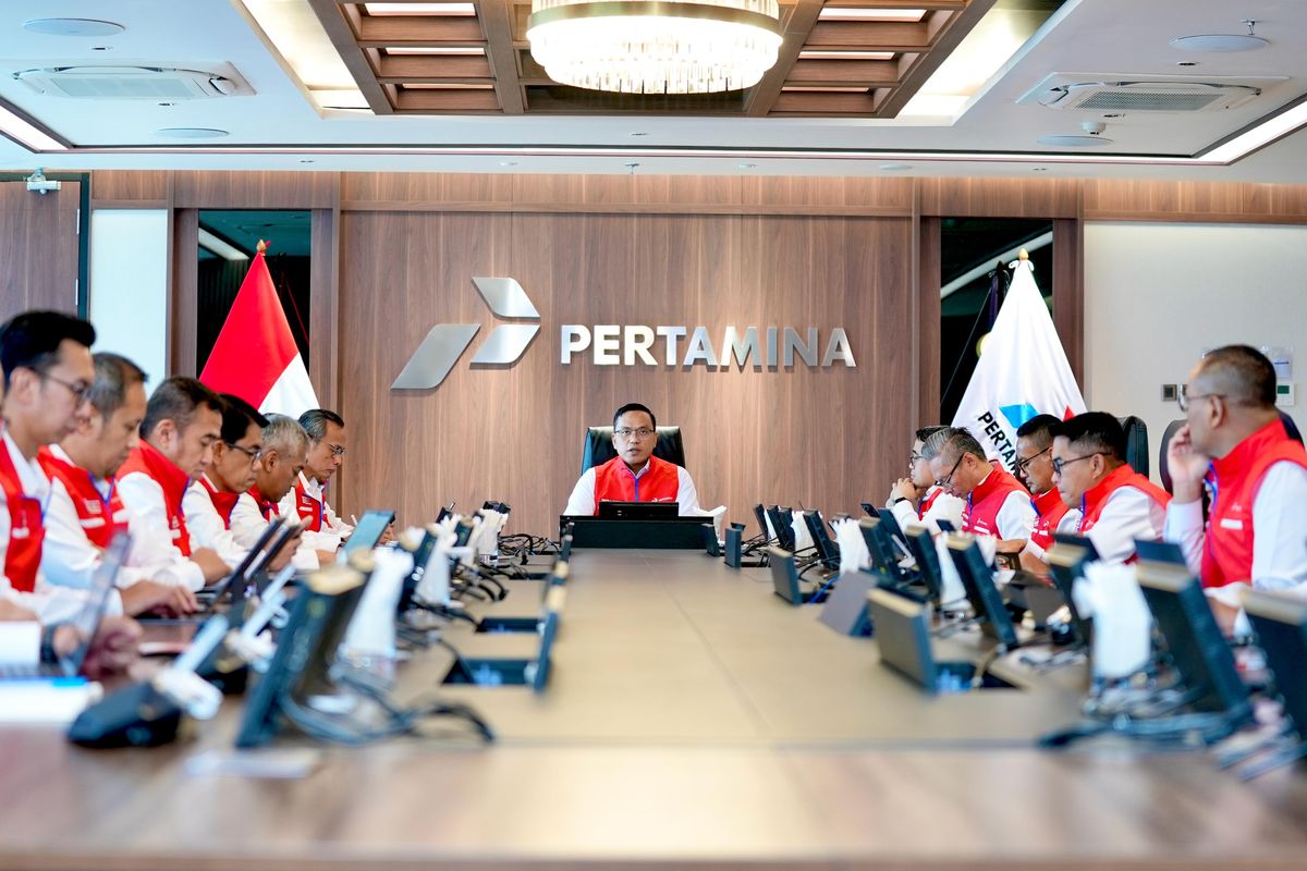 Direktur Utama PT Pertamina Simon Aloysius Mantiri memberikan arahan pada Acara Kick off Satgas Pengendalian dan Pemantauan Kelancaran Penyaluran BBM, LPG, Gas pada bulan Ramadhan dan Idul Fitri, di Grha Pertamina, Senin (9/3/2026).