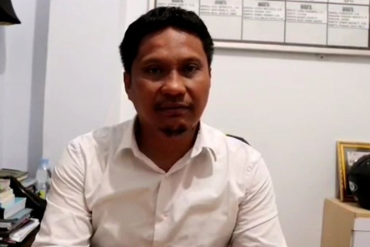 Kasat Reskrim Polres Tana Toraja, Sulawesi Selatan, AKP Sayid Ahmad saat dikonfirmasi wartawan, Jumat (27/1/2023) mengatakan dari hasil penyelidikan AG telah merubah identitas statusnya di KTP sehingga dinikahkan oleh kantor urusan agama (KUA), .