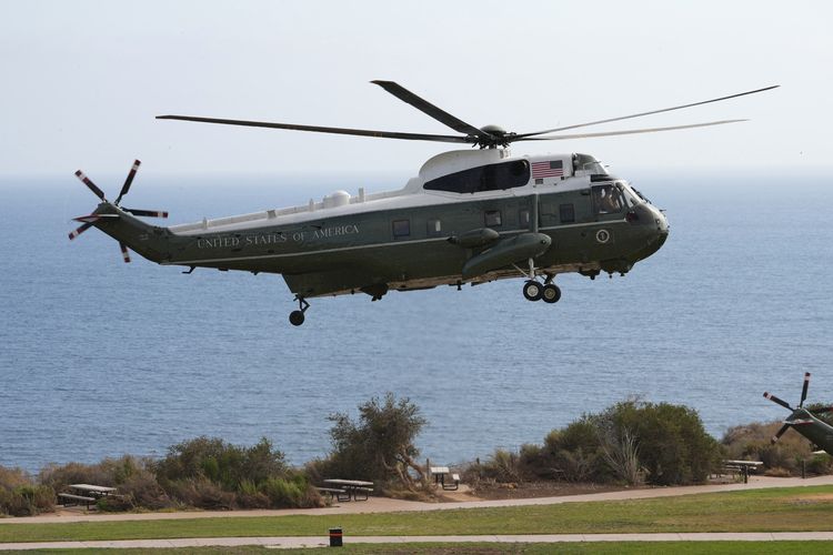 Heli Trump Terbang Mepet Pesawat Jet, Insiden Parah 2025 Nyaris Terulang