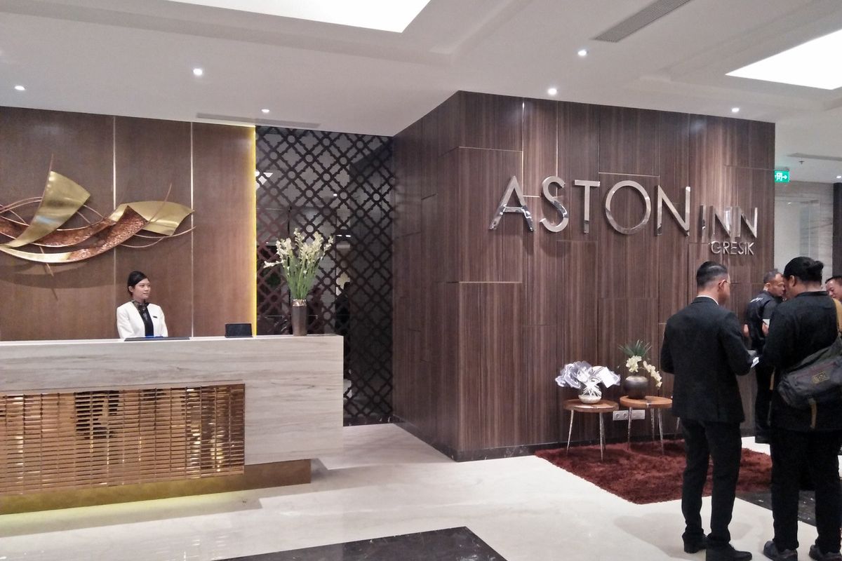 Lobby Aston Inn Gresik. Bangunan hotel yang berada dalam satu lingkup dengan Gresmall Gresik.