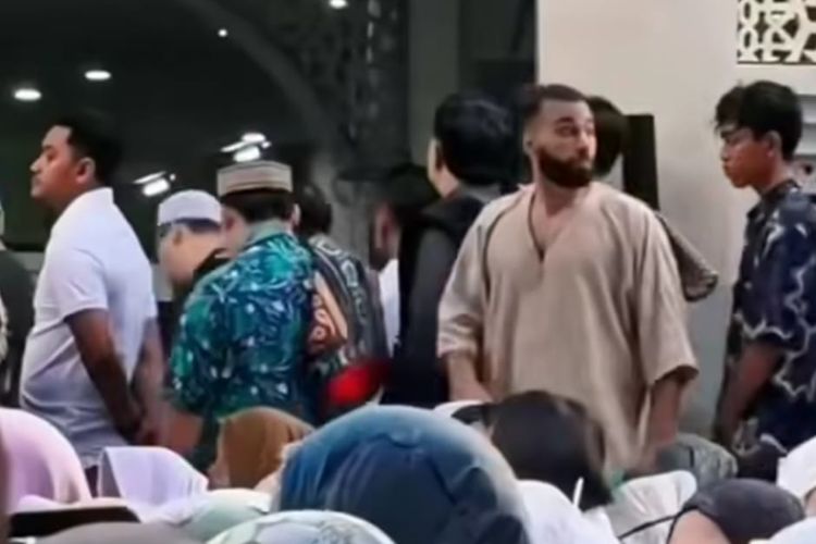 Viral di Masjid Canggu, Warga Maroko Temukan Makna Lebaran yang Berbeda