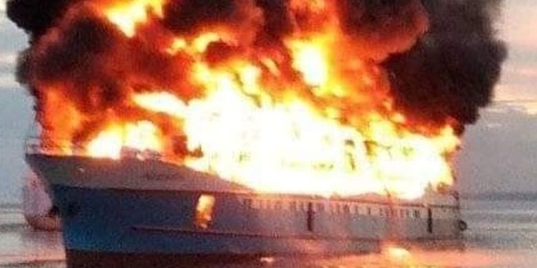 Passenger boat KM Fajar Baru 8 carrying 126 people, including children caught fire in a Sorong port, Papua on Sunday, March 7. No injuries were reported.