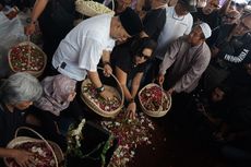 Ratusan Pelayat Ikut Mengantar Jenazah Istri Indro Warkop ke Pemakaman