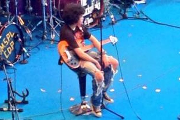 AQJ tampil di panggung Gandaria City, Jakarta Selatan, Sabtu (7/12/2013)