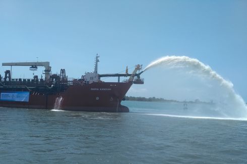 Pelabuhan Benoa Disandari Kapal Pesiar Raksasa