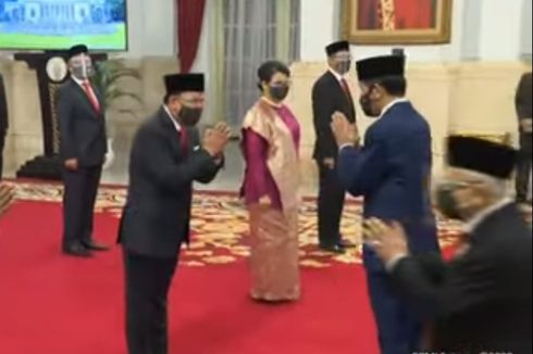 Presiden Jokowi Lantik 12 Dubes di Istana Negara
