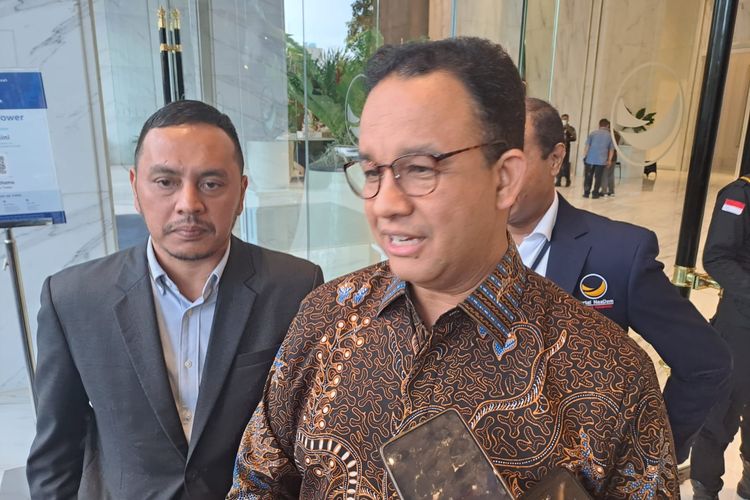 Eks Gubernur DKI Jakarta Anies Baswedan usai melakukan pertemuan dengan Ketua Umum Partai Nasdem Surya Paloh di Nasdem Tower, Jakarta Pusat, Selasa (22/11/2022) sore. 