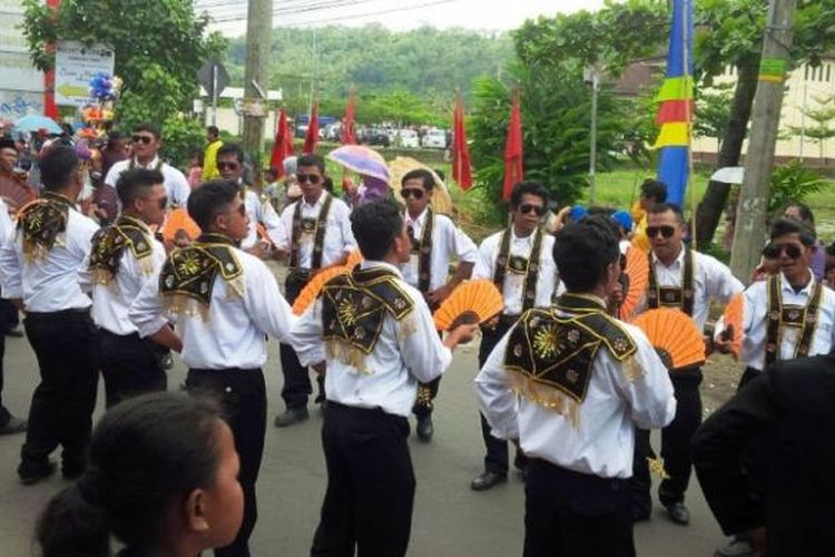 Atraksi tarian Rodat atau Kuntulan tampil dalam Kirab Budaya dalam rangka HUT ke-496 Kabupaten Semarang, Rabu (15/3/2017) siang.
