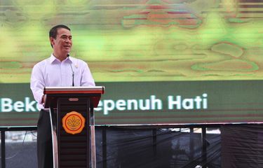 Menteri Pertanian Andi Amran Sulaiman menargetkan Indonesia bisa mencapai swasembada pangan paling lambat dalam tiga tahun ke depan. Hal itu dikatakan Amran saat mengunjungi Kabupaten Gowa, Sulawesi Selatan, Jumat (11/10/2024)