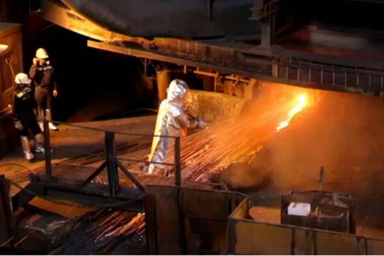 Proses peleburan nikel di PT Vale Indonesia Tbk Smelter, Sorowako, Luwu Timur, Sulawesi Selatan