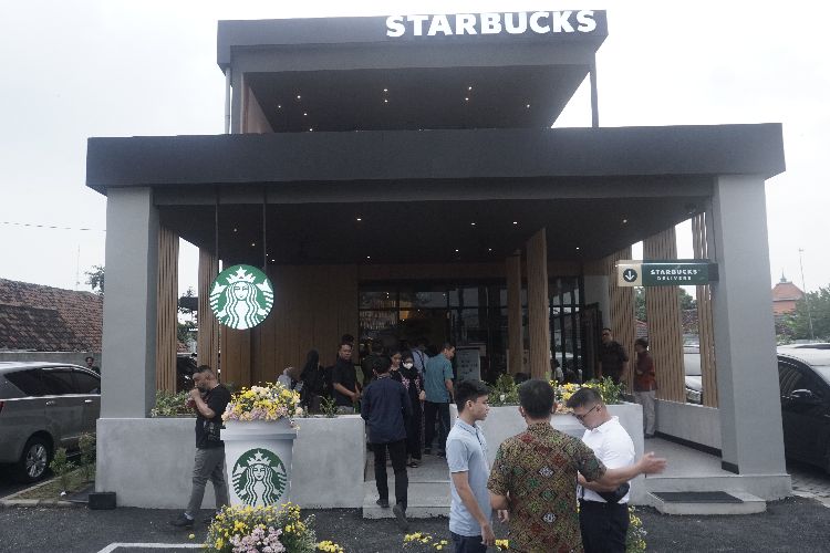 Gerai Starbuck ke-552 di Kota Mojokerto, Jawa Timur.
