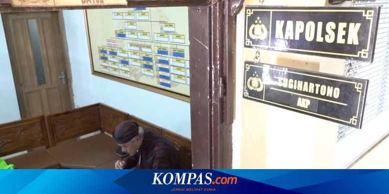 Numpang Makan Siang di Kantor Polisi, Ganjar Bawa Bekal Buatan Istri, Ada Labu Siam hingga Telur Dadar - Vimarsana News