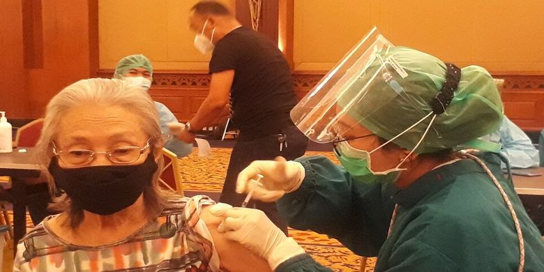 A health care worker is administering Covid-19 vaccine to one of the senior citizens in Bogor, West Java on Saturday, April 24, 2021. 