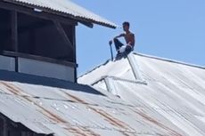 Dikepung Warga Usai Tebaskan Parang ke Pengguna Jalan, Pria di Sigi Ini Naik ke Atap Rumah
