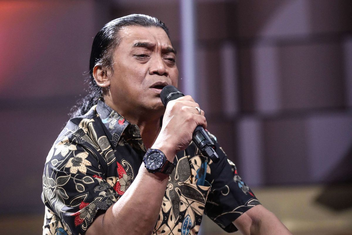 Penyanyi campursari, Didi Kempot saat cek sound sebelum acara program Rosi di Kompas TV di Menara Kompas, Jakarta, Kamis (1/8/2019).