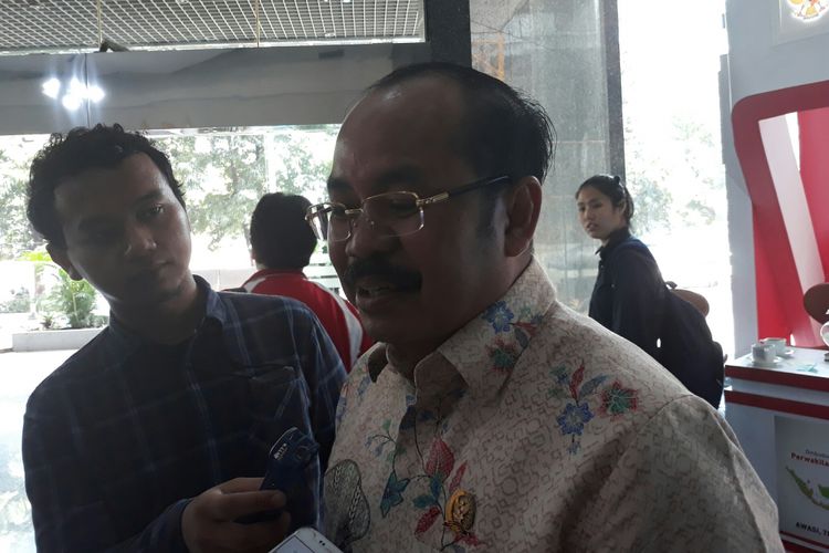 Ketua Ombudsman Republik Indonesia Amzulian Rifai di Kantor Ombudsman, Jakarta, Rabu (9/5/2018).