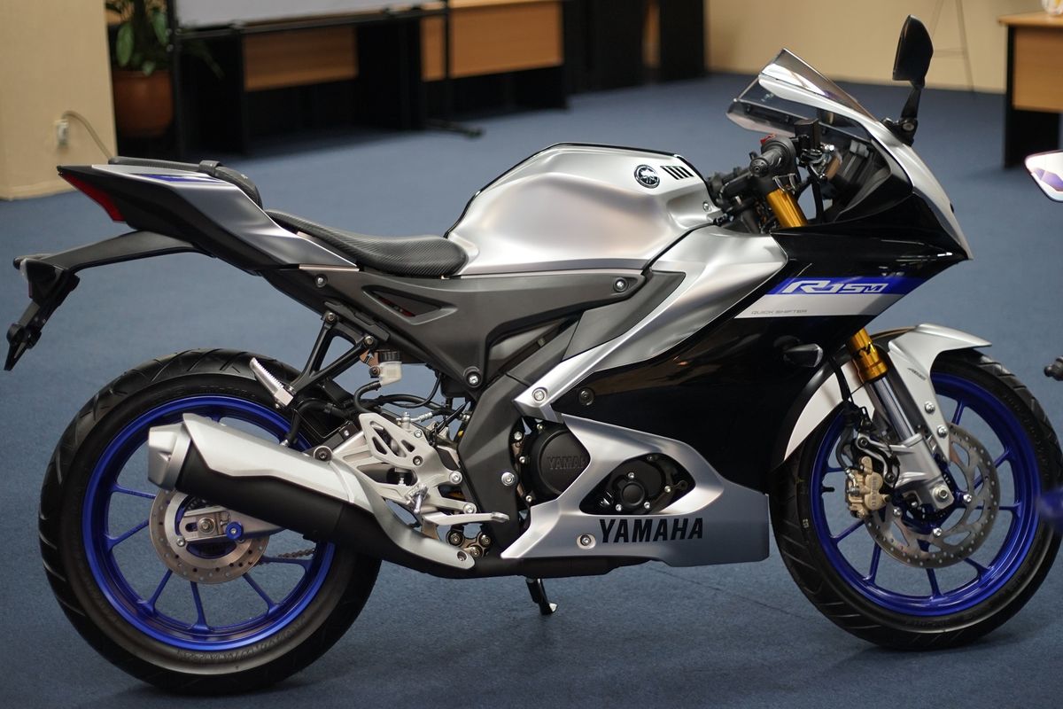 Yamaha R15M