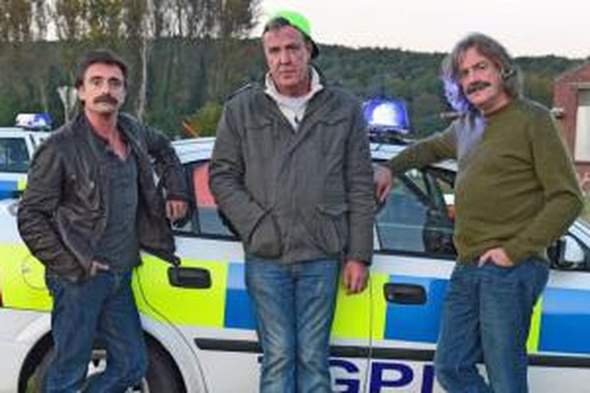 Richard Hammond (kiri), Jeremy Clarkson (tengah), James May, ketiga presenter Top Gear.