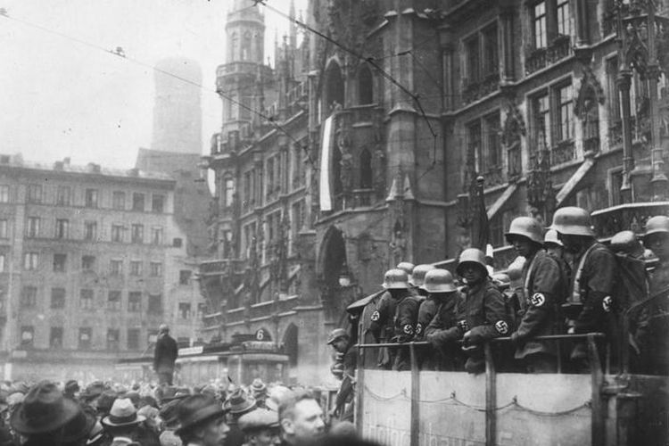 Pasukan Nazi Jerman selama peristiwa Beer Hall Putsch pada 8 November 1923.