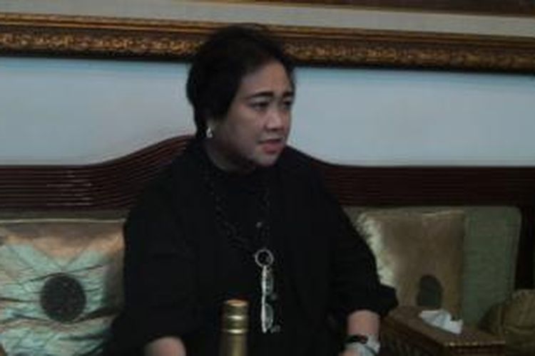 Adik Megawati Soekarnoputri, Rachmawati Soekarnoputri menggelar jumpa pers di kediamannya di Pasar Minggu, Jakarta Selatan, Rabu (6/8/2014). Jumpa pers itu terkait respon dia terhadap pemecatan dirinya sebagai Ketua Wantim Nasdem.