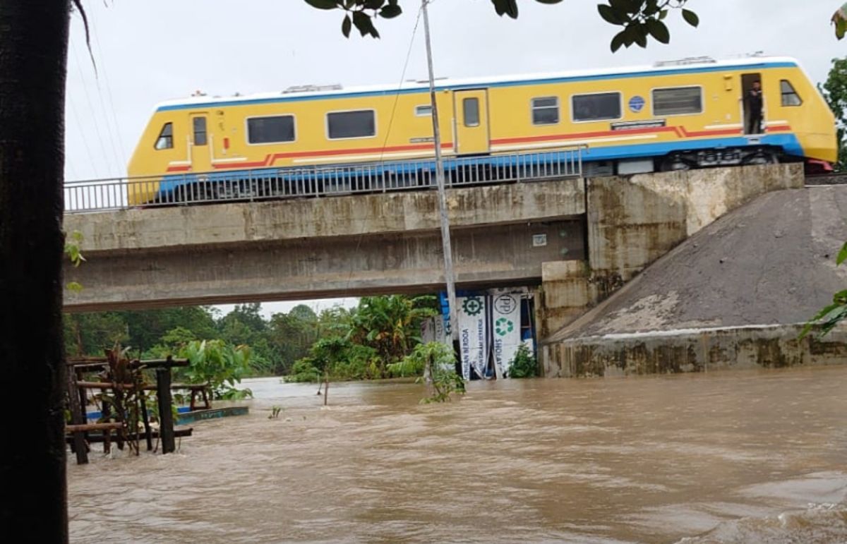 Bupati Barru Benarkan Jalur Rel Kereta Api Sulsel Jadi Salah Satu Penyebab Banjir