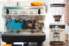 Tips Membersihkan Coffee Maker dan Coffee Grinder