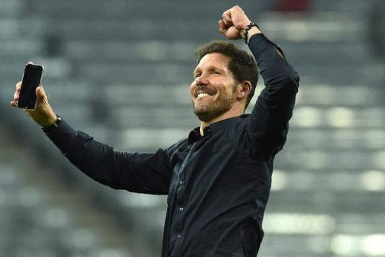 Pelatih Atletico Madrid, Diego Simeone, bersukacita di Allianz Arena usai membawa timnya lolos ke final Liga Champions, pada, 3 Mei 2016.