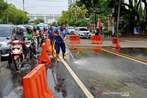 Solar Tumpah Basahi Jalan Veteran Dekat Istana Negara