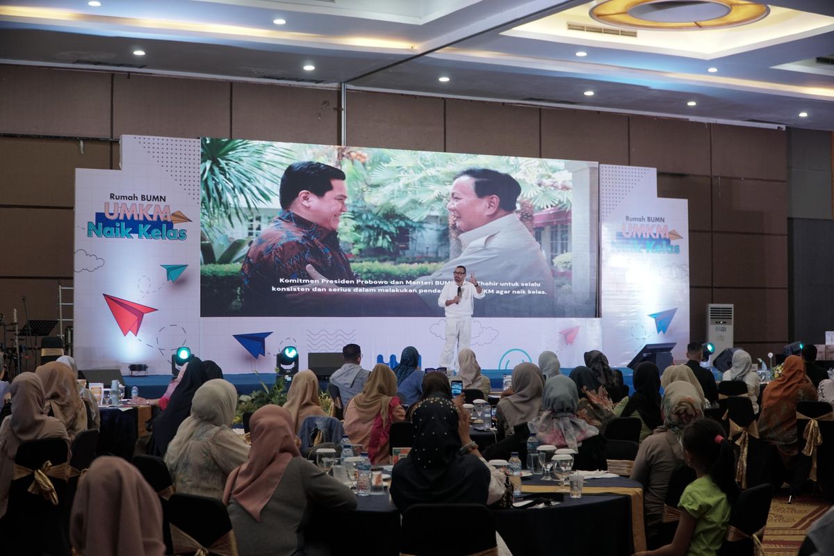 Kementerian Badan Usaha Milik Negara (BUMN) menyelenggarakan pelatihan bertajuk UMKM Naik Kelas 2025 di Kota Padang, Sumatera Barat. Pelatihan tersebut merupakan kegiatan lanjutan dari peluncuran aplikasi Naksir UMKM yang telah berhasil mengumpulkan data potensi UMKM secara nasional.