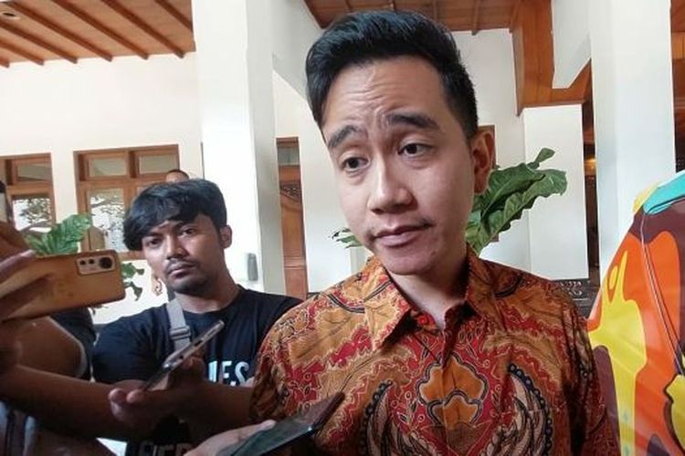 Cawapres terpilih 2024 sekaligus Wali Kota Solo Gibran Rakabuming Raka di Solo, Jawa Tengah, Senin (22/4/2024).