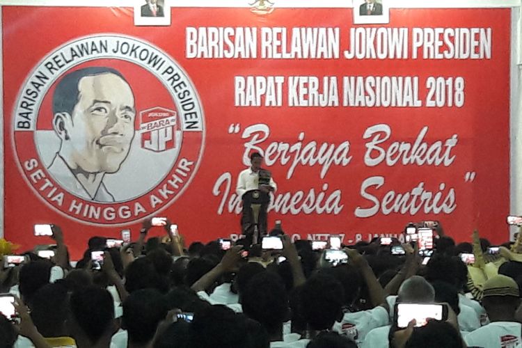 Presiden Joko Widodo saat memberikan arahan dalam penutupan Rakornas Bara JP di Rote Ndao, Nusa Tengara Timur, Senin (8/1/2018).