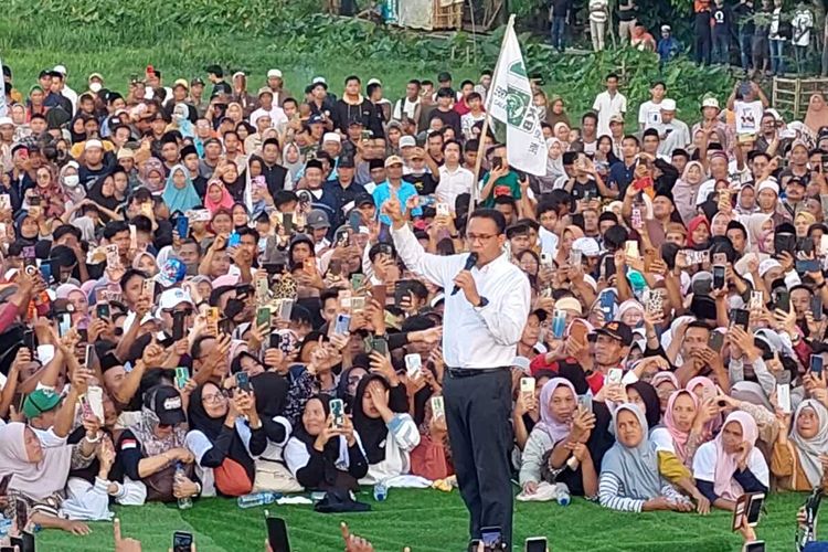 Calon Presiden nomor urut 2 Anies Baswedan saat kampanye di Lapangan Rancanini, Padarincang, Serang, Banten