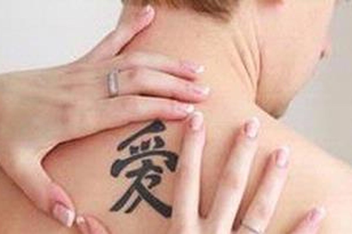 Ilustrasi pembuatan tato