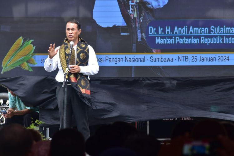 Menteri Pertanian (Mentan), Andi Amran Sulaiman, ketika menyerap aspirasi petani, peternak dan penyuluh pertanian di Pulau Sumbawa, Nusa Tenggara Barat (NTB), Kamis (25/1/2024).