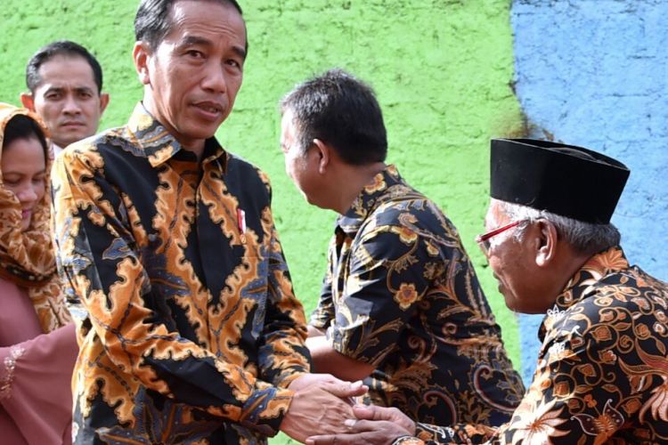Presiden RI Joko Widodo menghadiri pernikahan anak dari mantan sopir pribadinya di Lenteng Agung, Jakarta Selatan, Jumat (16/2/2018).