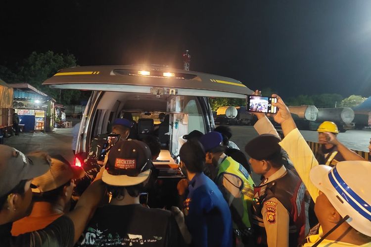 Aksi Nelayan Selamatkan Pria yang Nekat Lompat ke Laut di Gilimanuk Bali