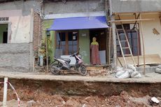 Warga Bukit Duri Diminta Bongkar Rumahnya Sendiri