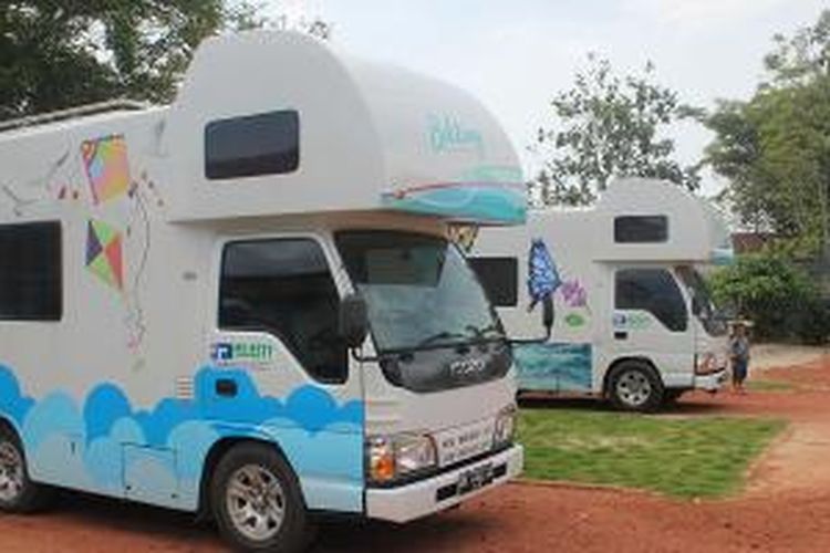 Beberapa motor home diparkir di Bumi Perkemahan Belitung Timur, (23/11/2015). Motor home adalah kendaraan sejenis karavan yang digunakan jadi semacam 