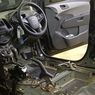Salah Cuci Bisa Rusak, Ini Teknik Aman Bersihkan Karpet Mobil