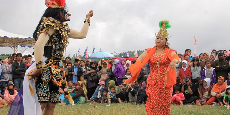 Tari Lengger: Sejarah, Ciri Khas, Gerakan, Dan Pementasan