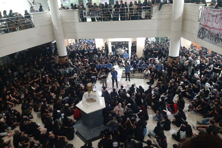 Mahasiswa UPN Veteran Yogyakarta Demo Rektorat, Desak Kasus Kekerasan Seksual Diusut Tuntas