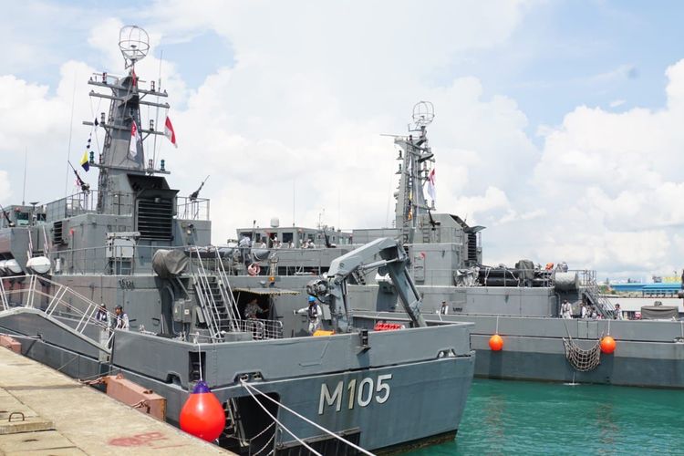 TNI Angkatan Laut (AL) mengerahkan dua kapal pemburu ranjau terbaru, KRI Pulau Fani-731 dan KRI Pulau Fanildo-732, untuk latihan bersama (latma) Republic Of Singapore Navy (RSN) atau Angkatan Laut Singapura dalam Latma Joint Minex Pandu 2024 di Batam, Kepulauan Riau, Senin (13/5/2024). Sementara itu, Angkatan Laut Singapura mengerahkan kapal RSS Punggol, RSS Bedok, dan Naval Diving Unit (NDU).